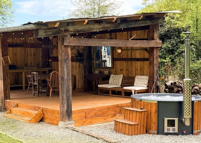 펜션 Beautiful House With Jacuzzi In The Mountains