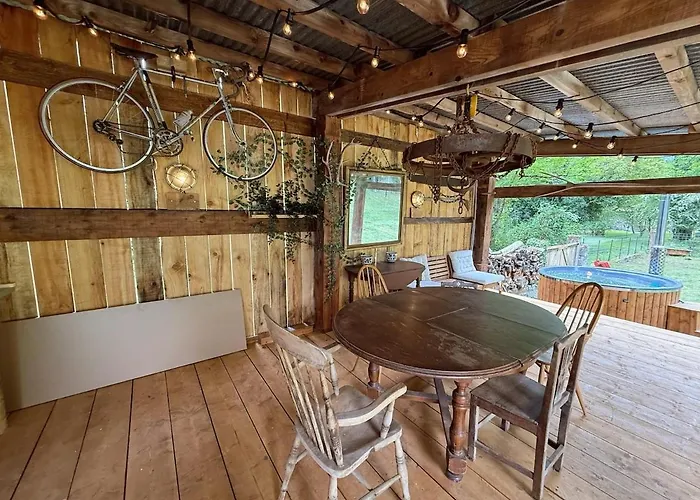 Beautiful House With Jacuzzi In The Mountains 펜션 *